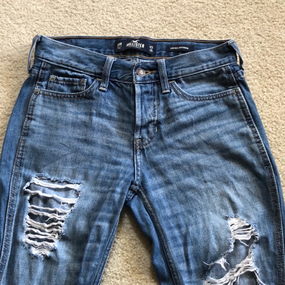 Size 00 boyfriend Hollister low rise jeans. Euc